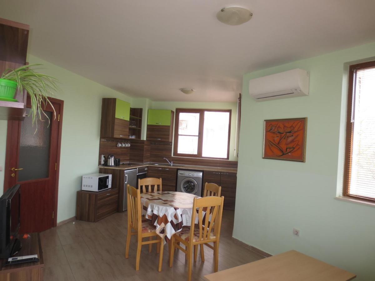 Fantasy Apartments Saint Constantine And Helena Resort Св. Св. Константин и Елена Екстериор снимка