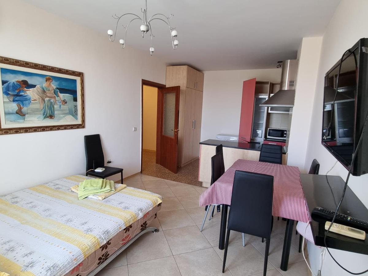 Fantasy Apartments Saint Constantine And Helena Resort Св. Св. Константин и Елена Екстериор снимка